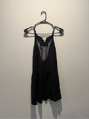 Mossimo Supply Co. Black Top with White Floral Stitching
